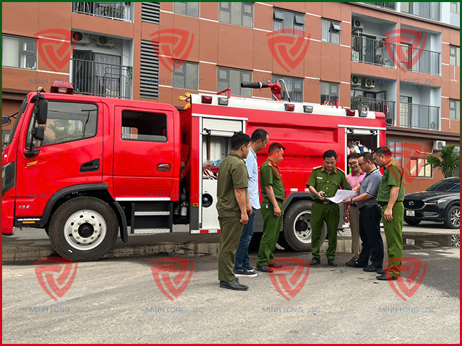 Bàn giao xe chữa cháy dung tích 4m³