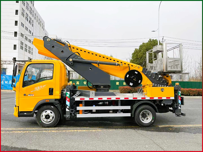 Xe nâng người cao 30m HOWO 4x2